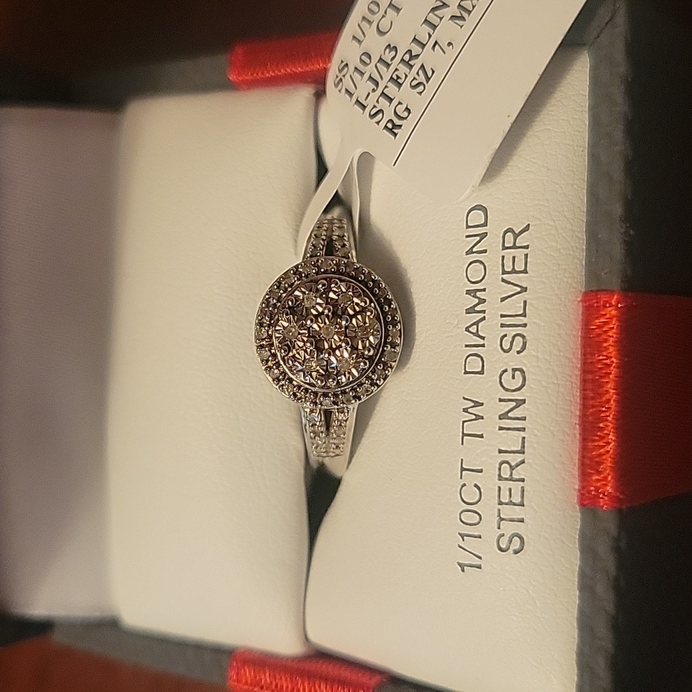 Sterling Silver Diamond Ring. Sz 7